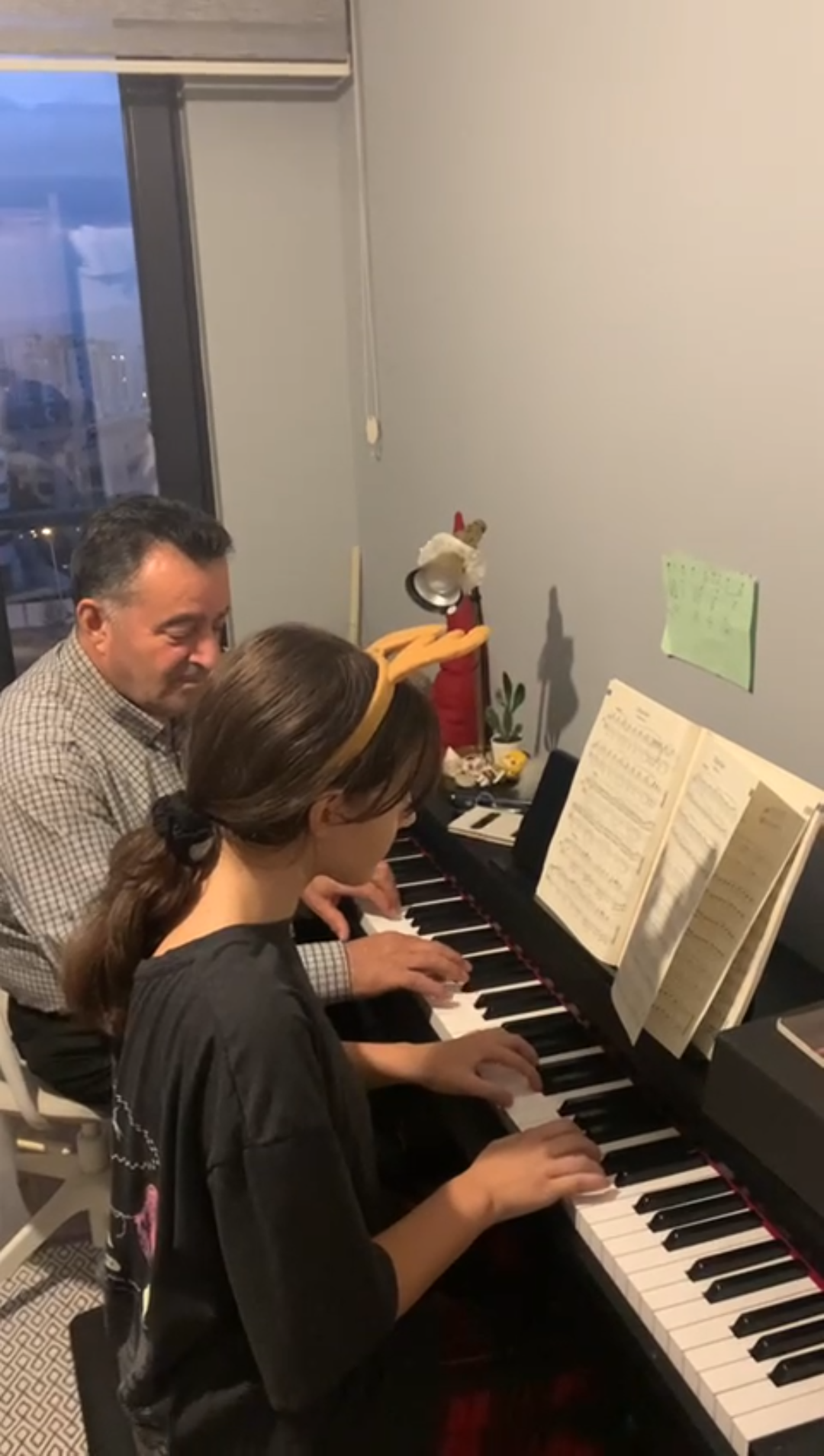 PİYANO ÇALMAK İNSANA NE KAZANDIRIR?