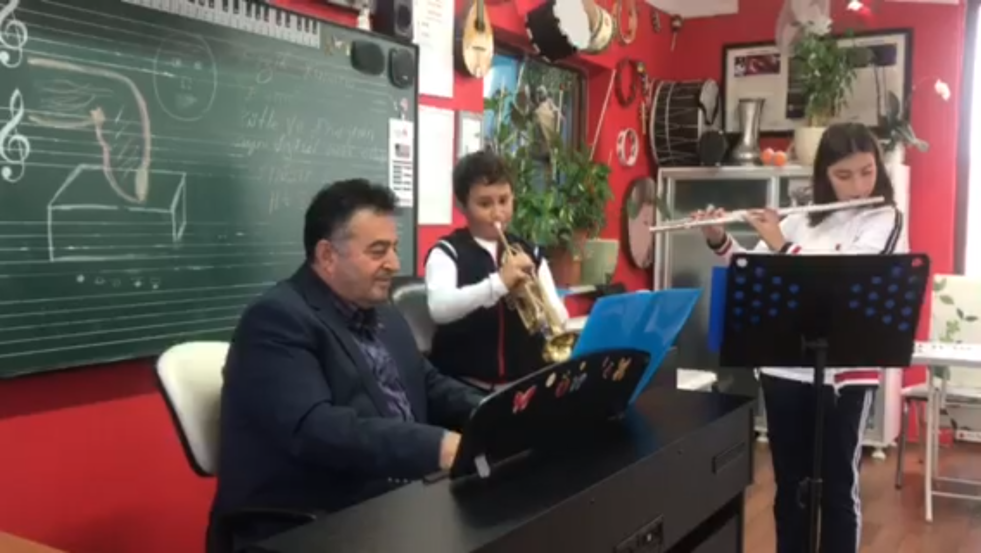 MÜZİK AKILLI VE ZEKİ ÇOCUKLAR YETİŞTİRİR